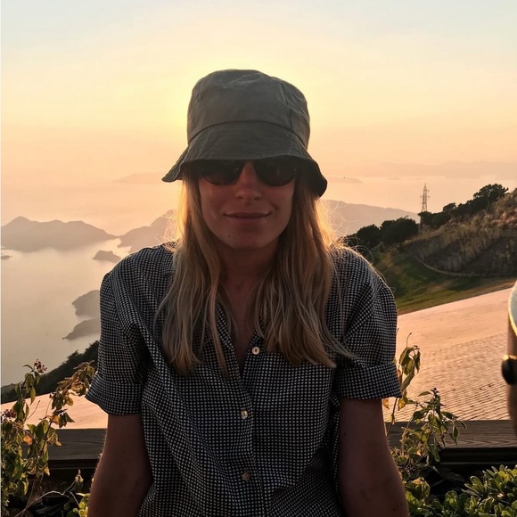 Meet your Posher, Zoë - Picture 1 of 1